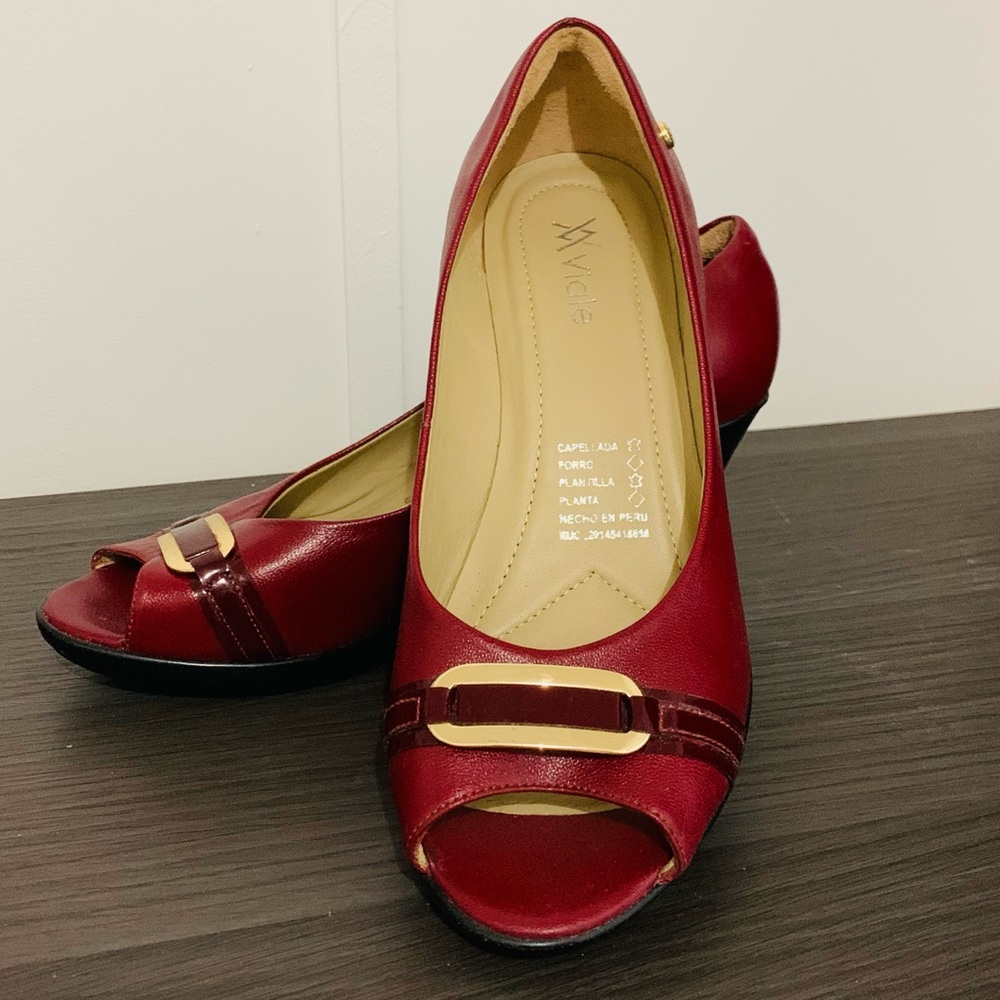 Women’s comfy dress shoes size 8/38